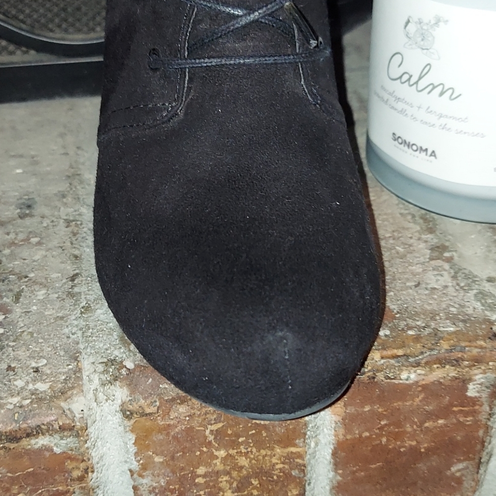 Shoes - Picture 4 of 10